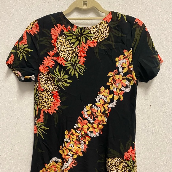 Hilo Hattie Women's Hawaiian Dress 
Size Small - Picture 6 of 8